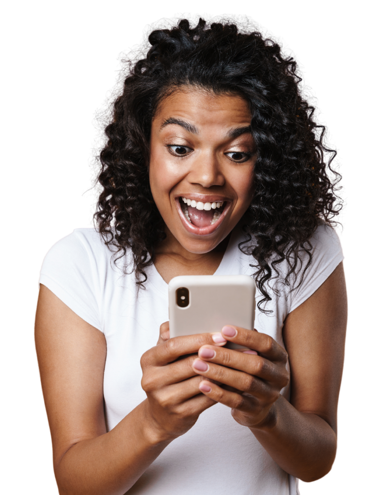 Mujer viendo celular sonriendo Agente Programa 220